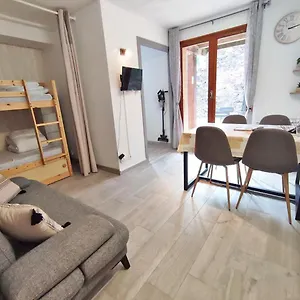 Apartamento Le Reflet Des Montagnes, Studio, Centre Luchon, 4 Personnes, Bagnères-de-Luchon